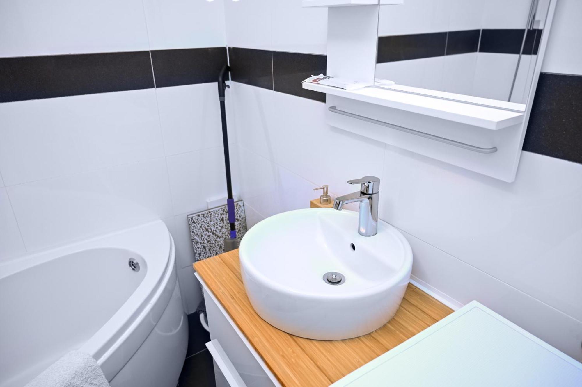 Cozy Donkey - Sporty Lake Apartment, Flexible Check-In, Netflix Zagreb Exterior photo